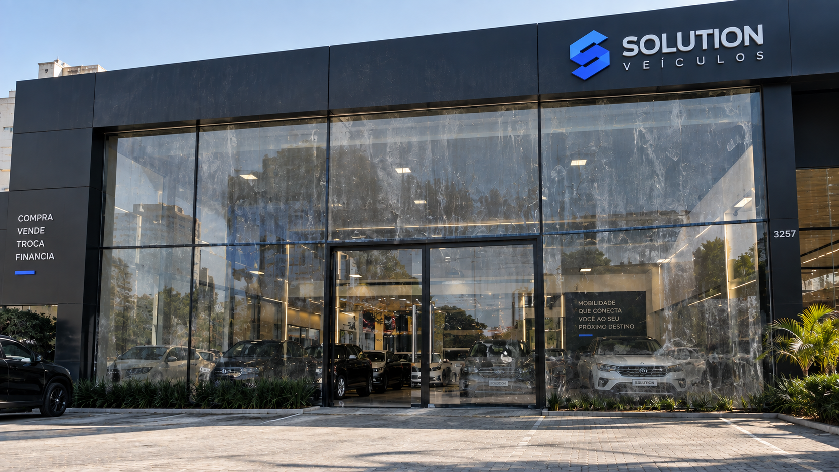 Fachada com marcas e sujeira nos vidros